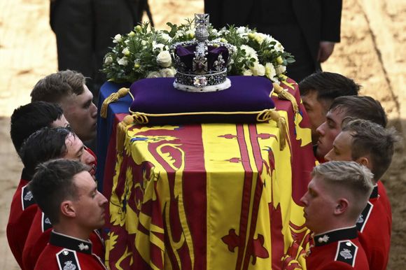 Conozcan junto a quiénes descansa la reina Isabel II
