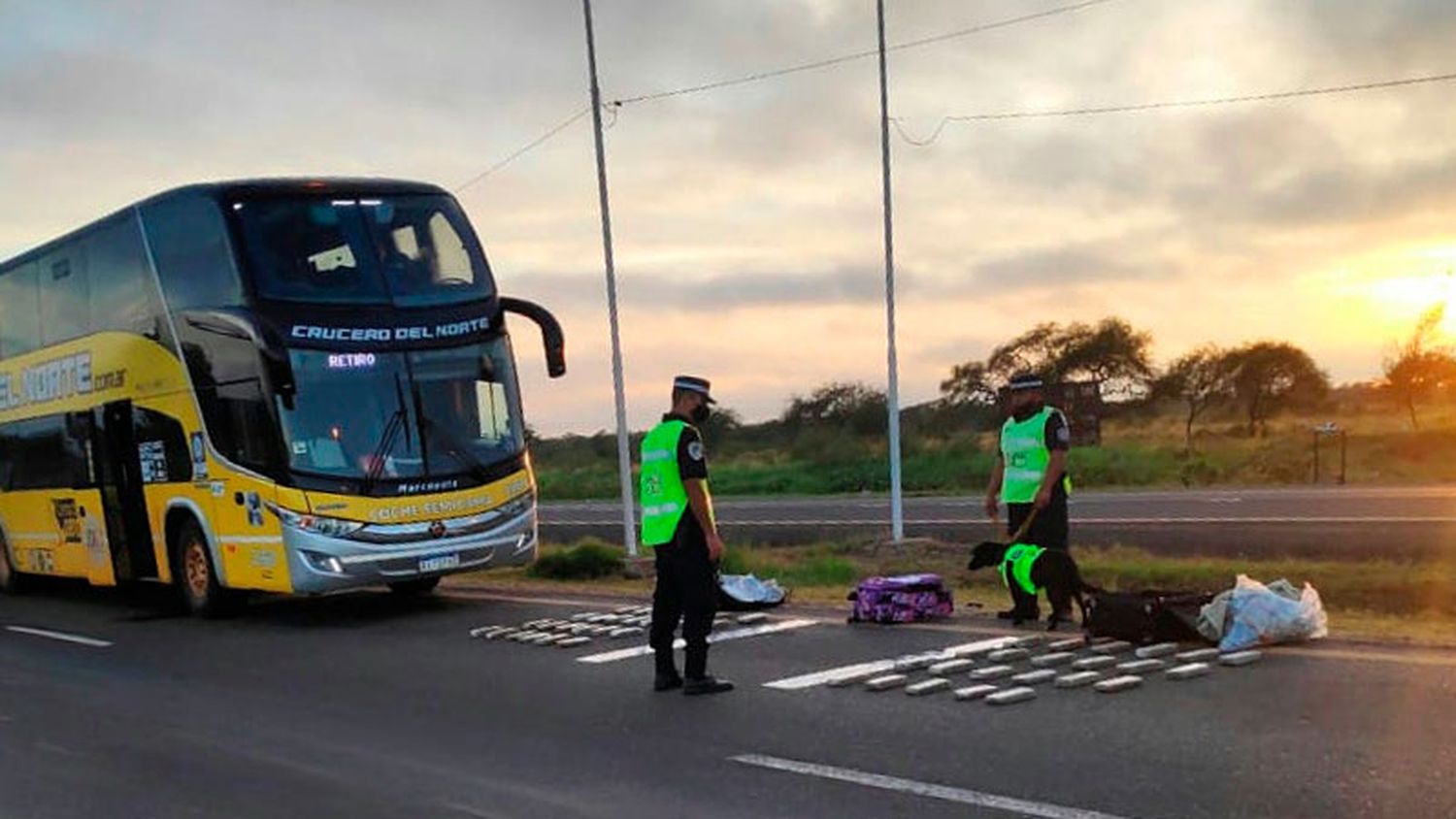 Detuvieron a dos personas que viajaban con marihuana en un colectivo