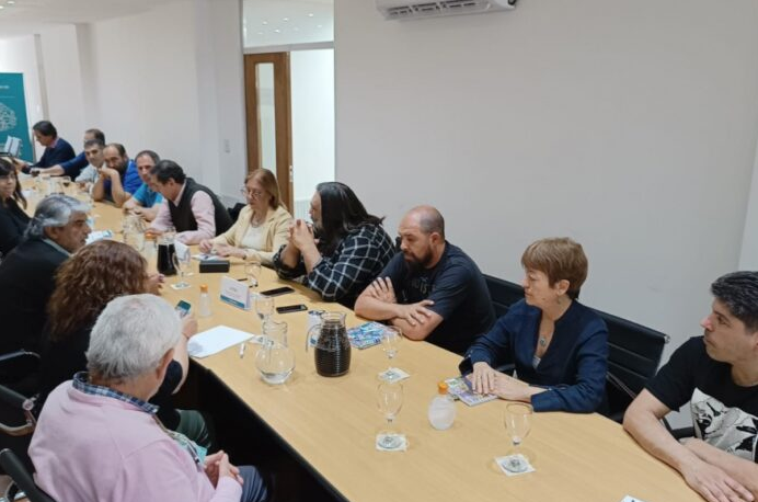 La Provincia recibió a los docentes: se escucharon demandas, pero no hubo oferta salarial formal