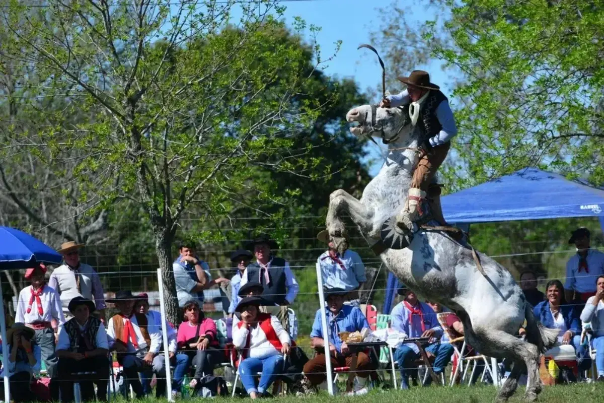 Cada jornada culminará con grandes bailes en la carpa de la fiesta.