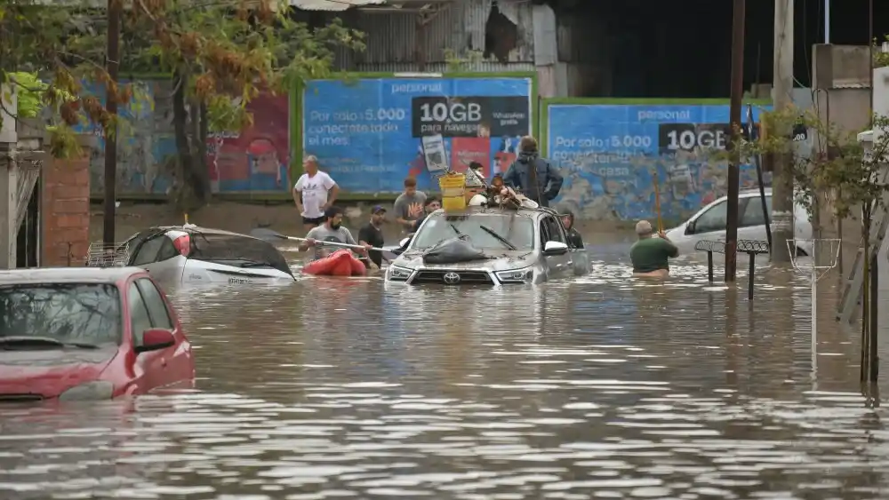 La tragedia dejó 16 muertos y cientos de hogares destruidos.