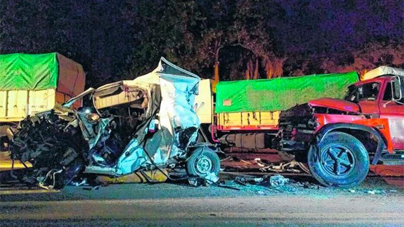 Dos niños fallecieron en un impresionante choque