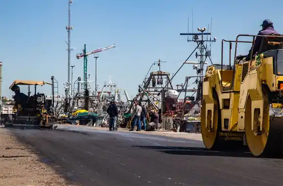 Avanza en el puerto marplatense la repavimentación del Espigón 1