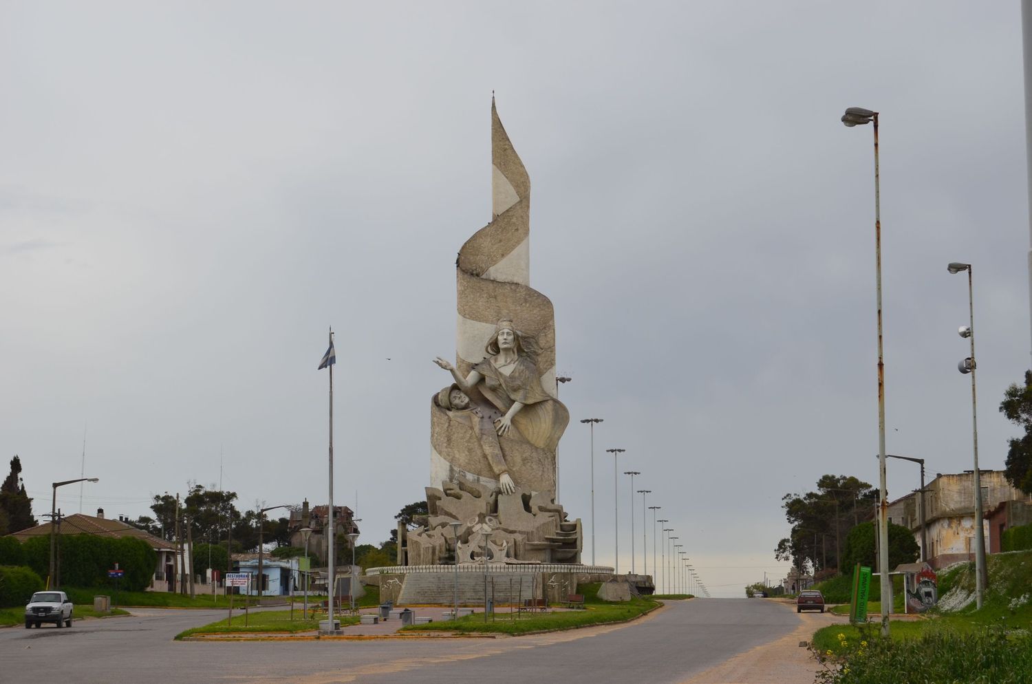 Un motociclista chocó contra un camión en la entrada al Puerto