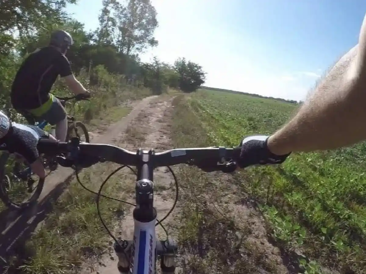 Murió un ciclista santafesino tras caer por una pendiente de cuatro metros