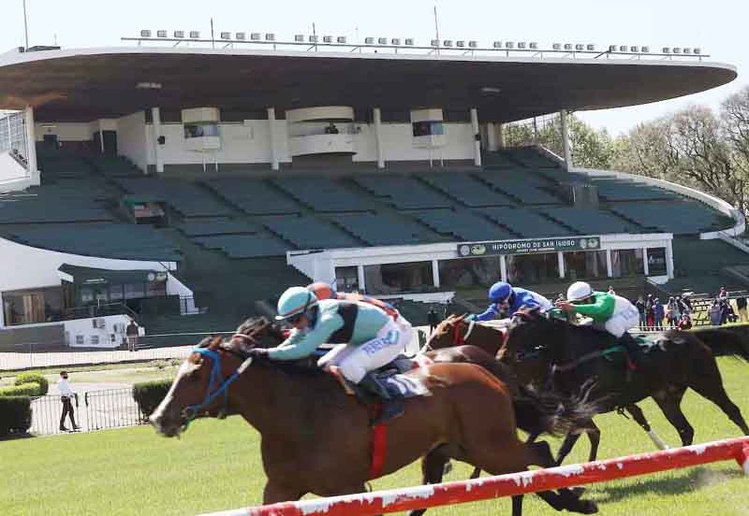 Martes 5: Actividad Hipódromo de La Plata