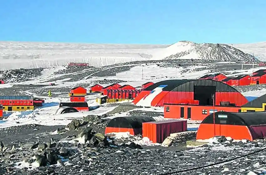 Hielo derretido: la Antártida tuvo la jornada más calurosa desde que existen los registros