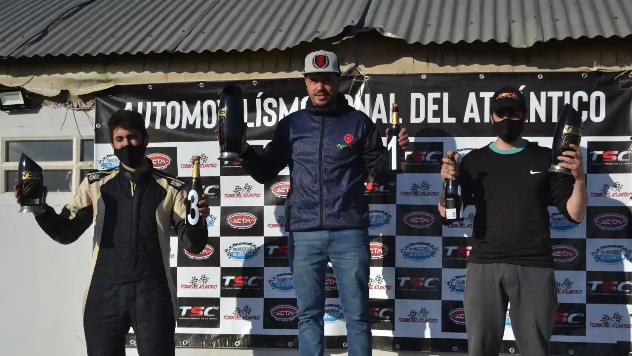 FOTO DANIEL ERREGUERENA El podio de TSC.