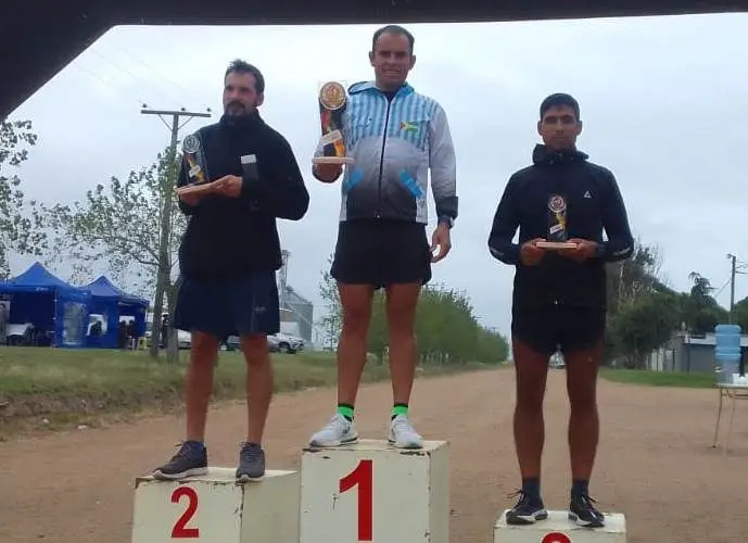 Garrido y Maureli ganaron la carrera “Al tranco por las escuelas rurales”
