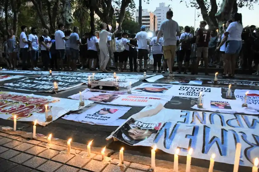 Familiares y víctimas de la inseguridad acampan frente a Gobernación