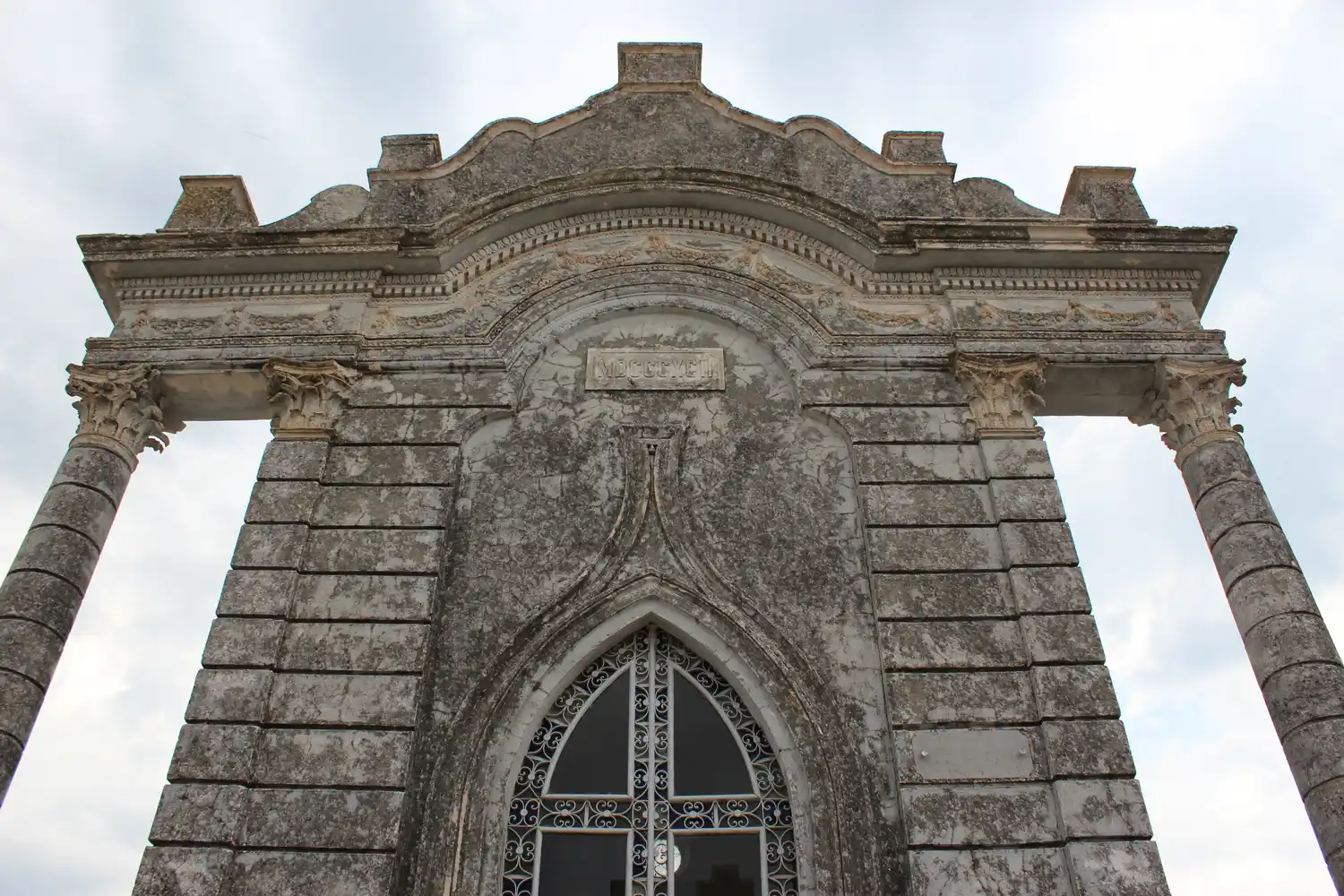 En función de las constancias del Registro Civil, se registran dos nacimientos por cada deceso en Victoria