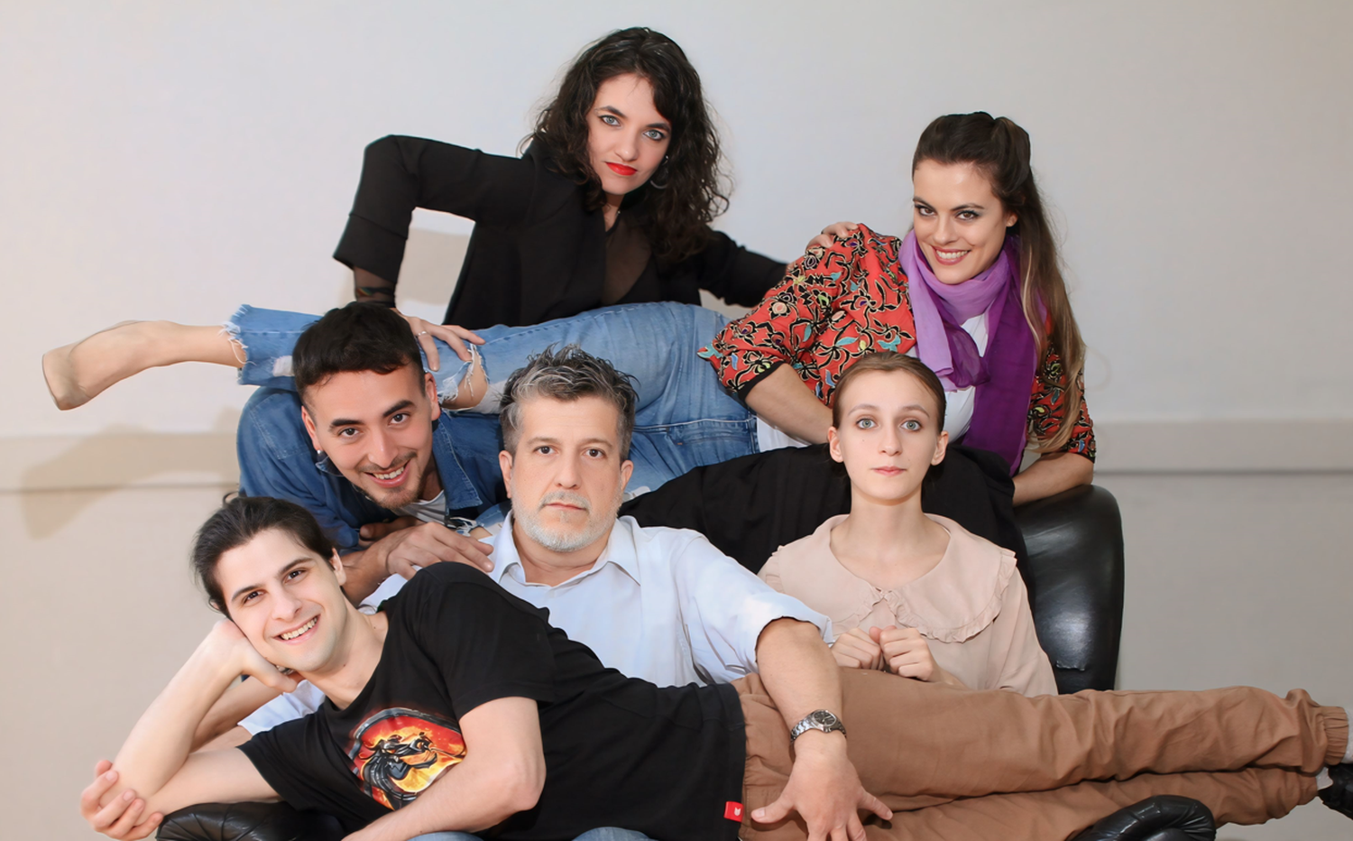 Los integrantes del elenco son Stefania Curró, Gastón Giordano, Elisa Anchino, Walter Vera, Paula Toranzo y José Flores