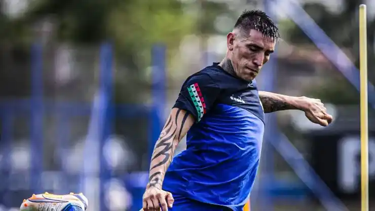 Ricardo Centurión entrenando en Vélez.