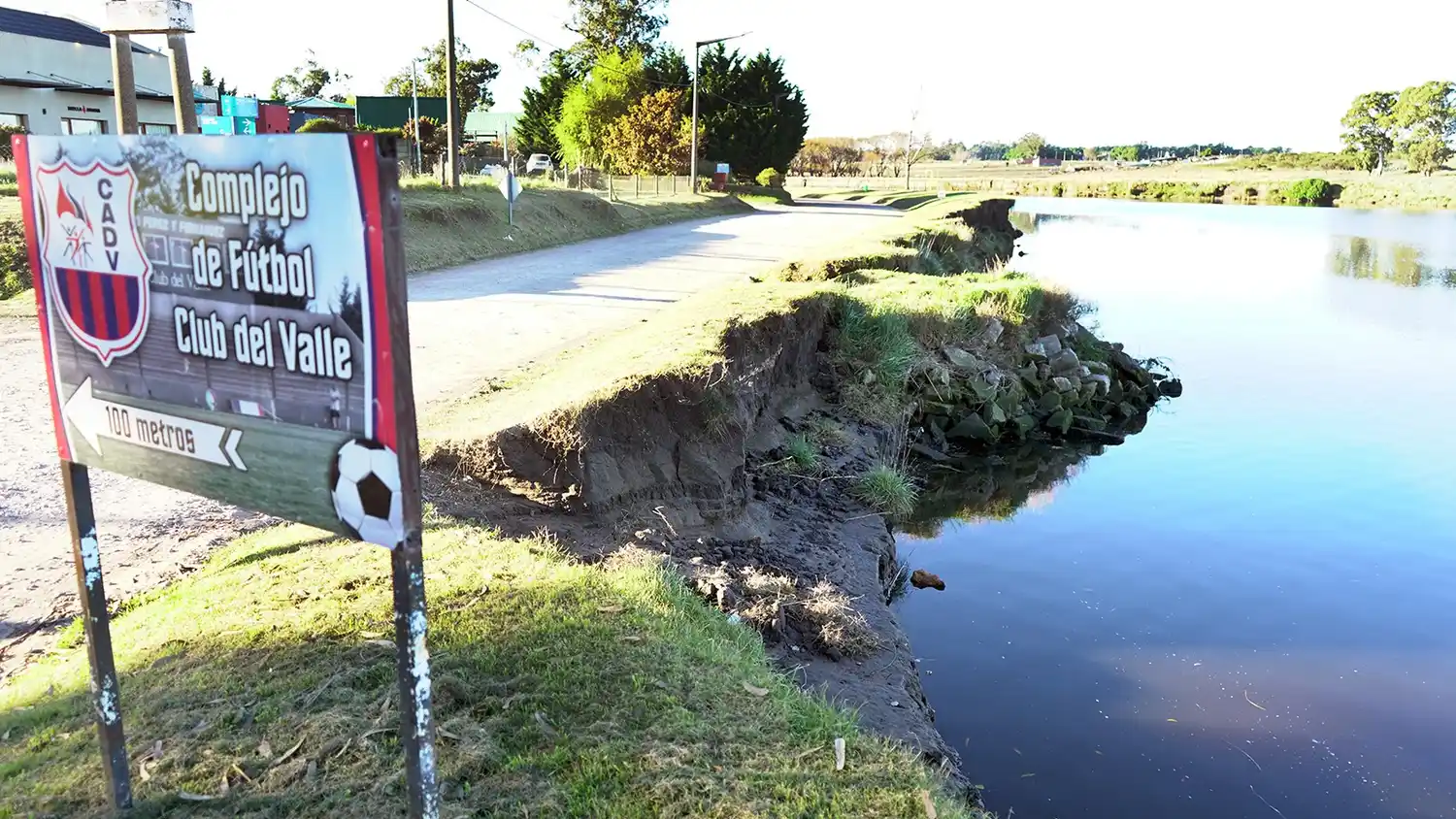 Sector más afectado. A la altura de la calle 27, ya no queda ni pasto para cortar