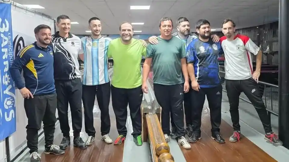 Los ocho finalistas, con la presencia necochense de Siciliano y Pons