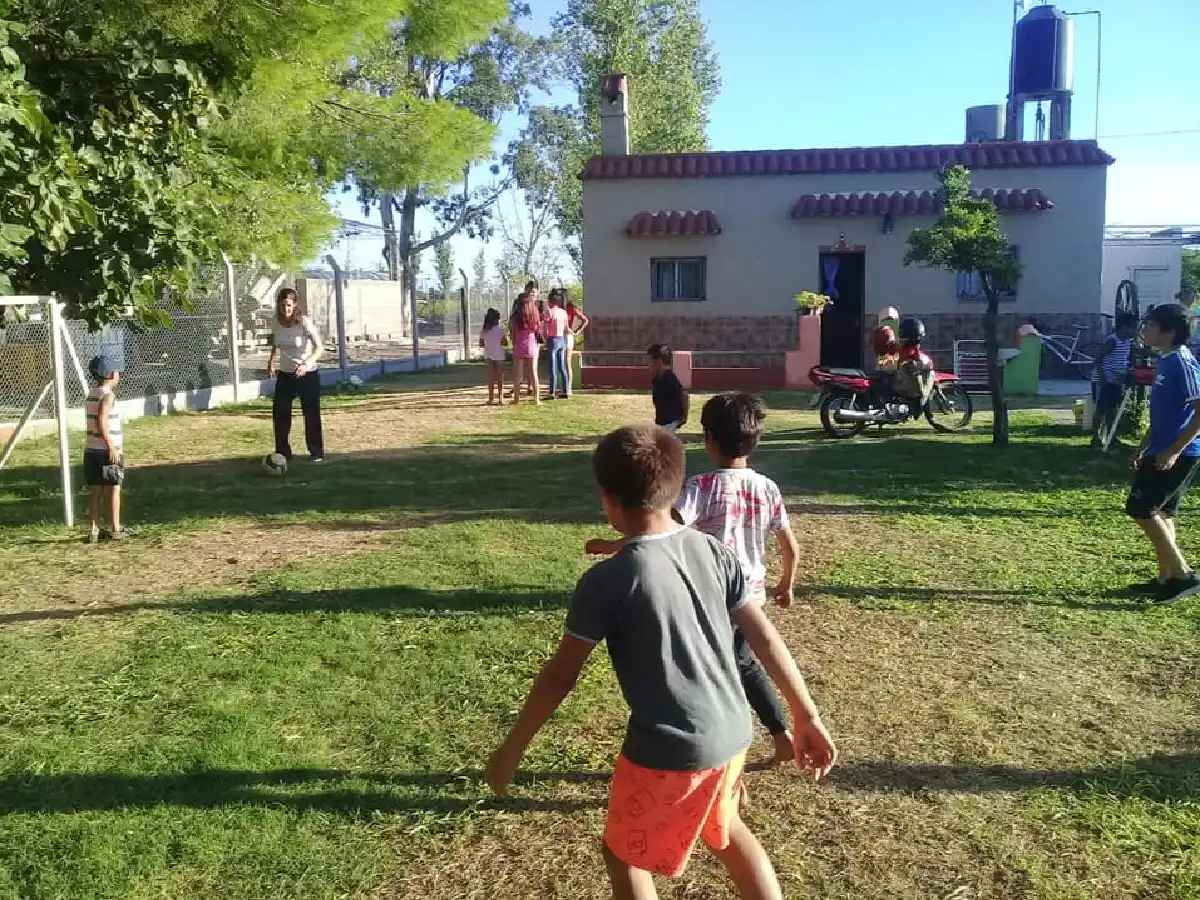 Un merendero le abrió las puertas a  otro en el nombre de la solidaridad