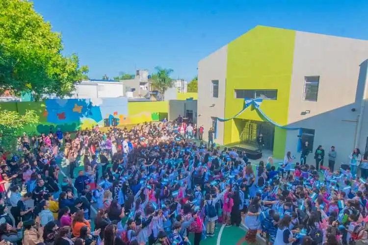 San Fernando: Andreotti inauguró la renovación de la Escuela Primaria N°17 y Secundaria N°24