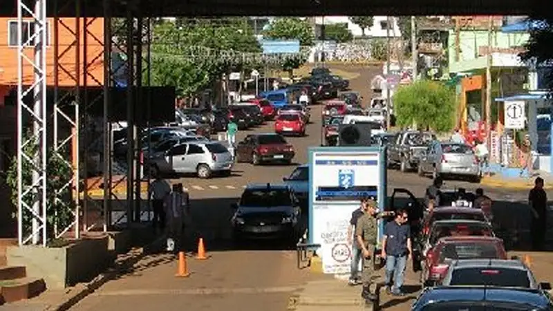 Demoras de hasta tres horas por argentinos en pasos fronterizos hacia Brasil