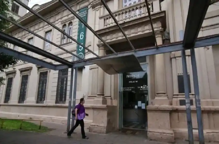 Once profesionales de la salud del Geriátrico Provincial tienen coronavirus