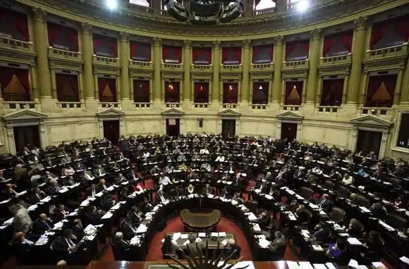 Un diputado nacional que participó de la sesión del jueves confirmó que tiene coronavirus