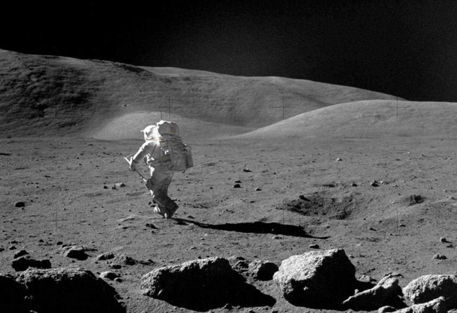 Hace más de 50 años, los astronautas del Apolo trajeron de la Luna rocas de lava basáltica con concentraciones sorprendentemente altas de titanio.