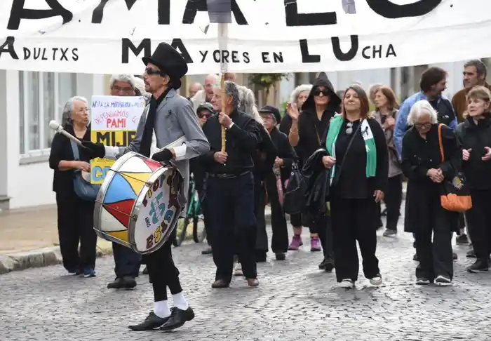 Jubilados "de luto" por PAMI Tandil: denunciaron el impacto de los recortes en el sistema de salud