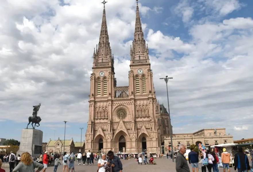 Nutrida actividad religiosa en torno a la Basílica