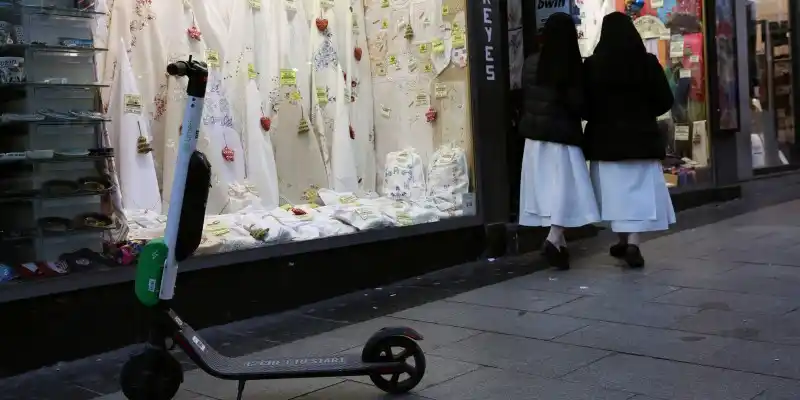 EE.UU: dos monjas robaron medio millón de dólares y lo gastaron en viajes y casinos