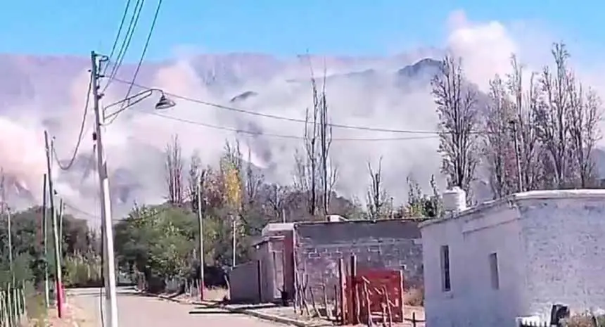Estupor en La Rioja por un fuerte sismo: derrumbes en viviendas, parroquia y cerro