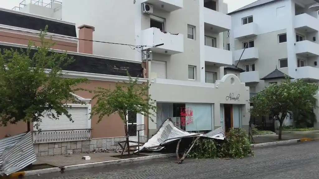 San Francisco: el paso de un tornado causó graves daños