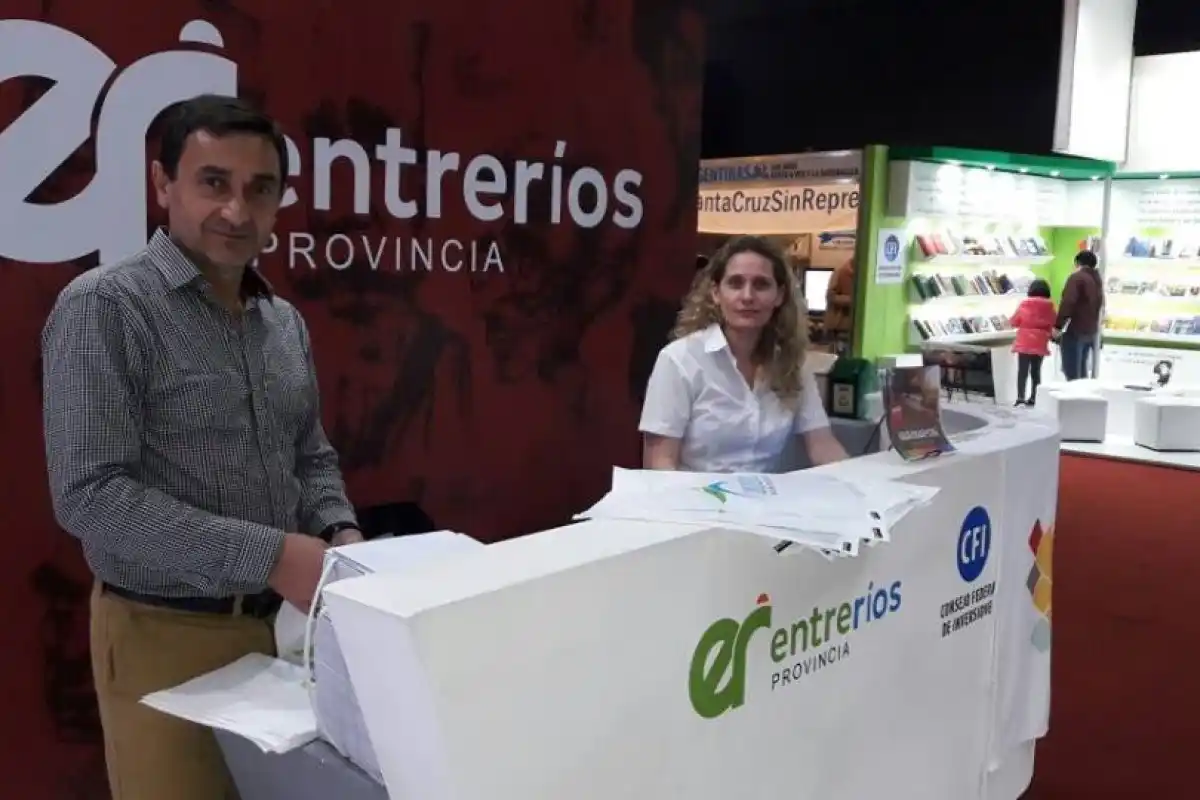 Gualeguaychú promocionó el 3x2 en la Feria del Libro