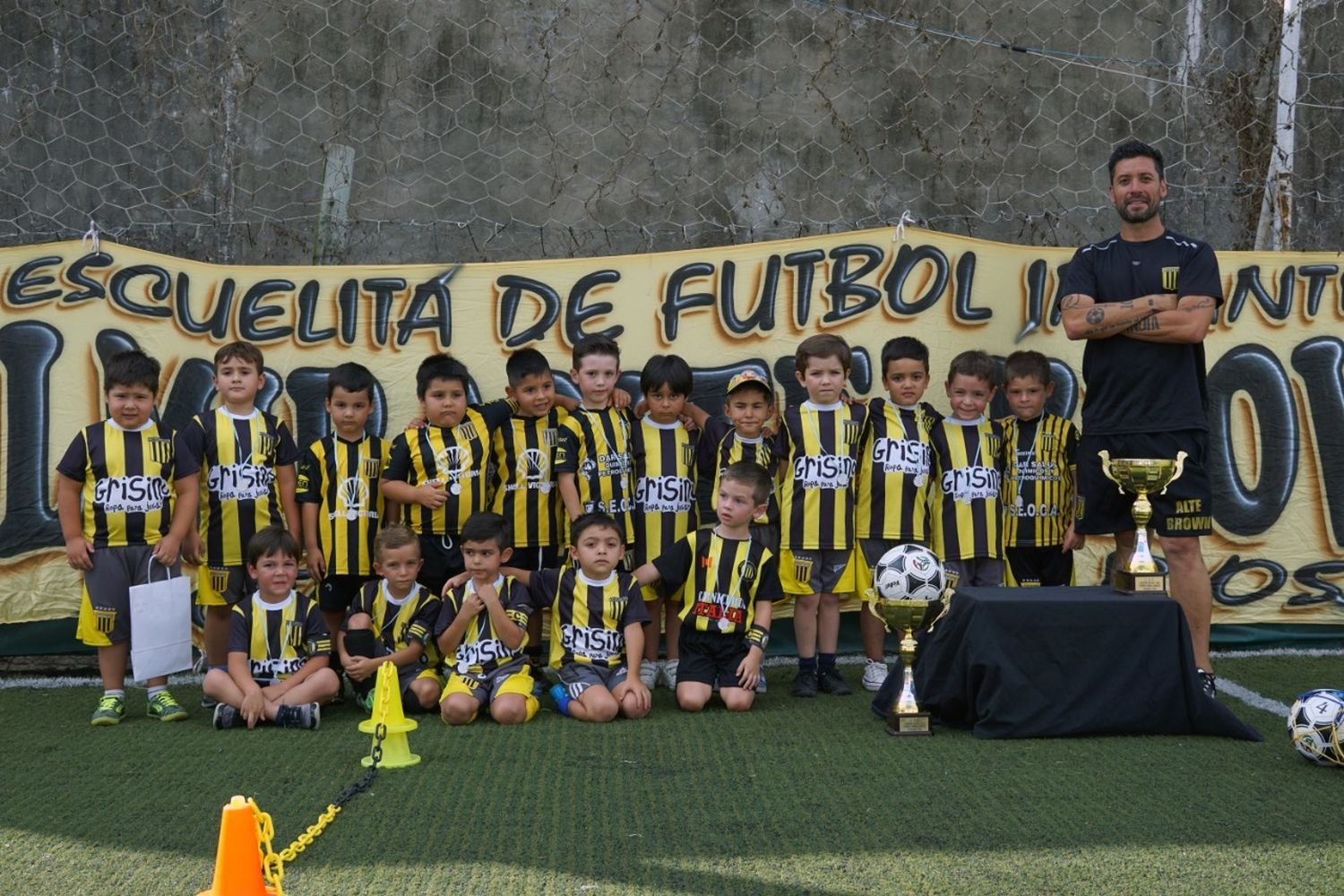 Una escuela mixta de fútbol que llegó para quedarse