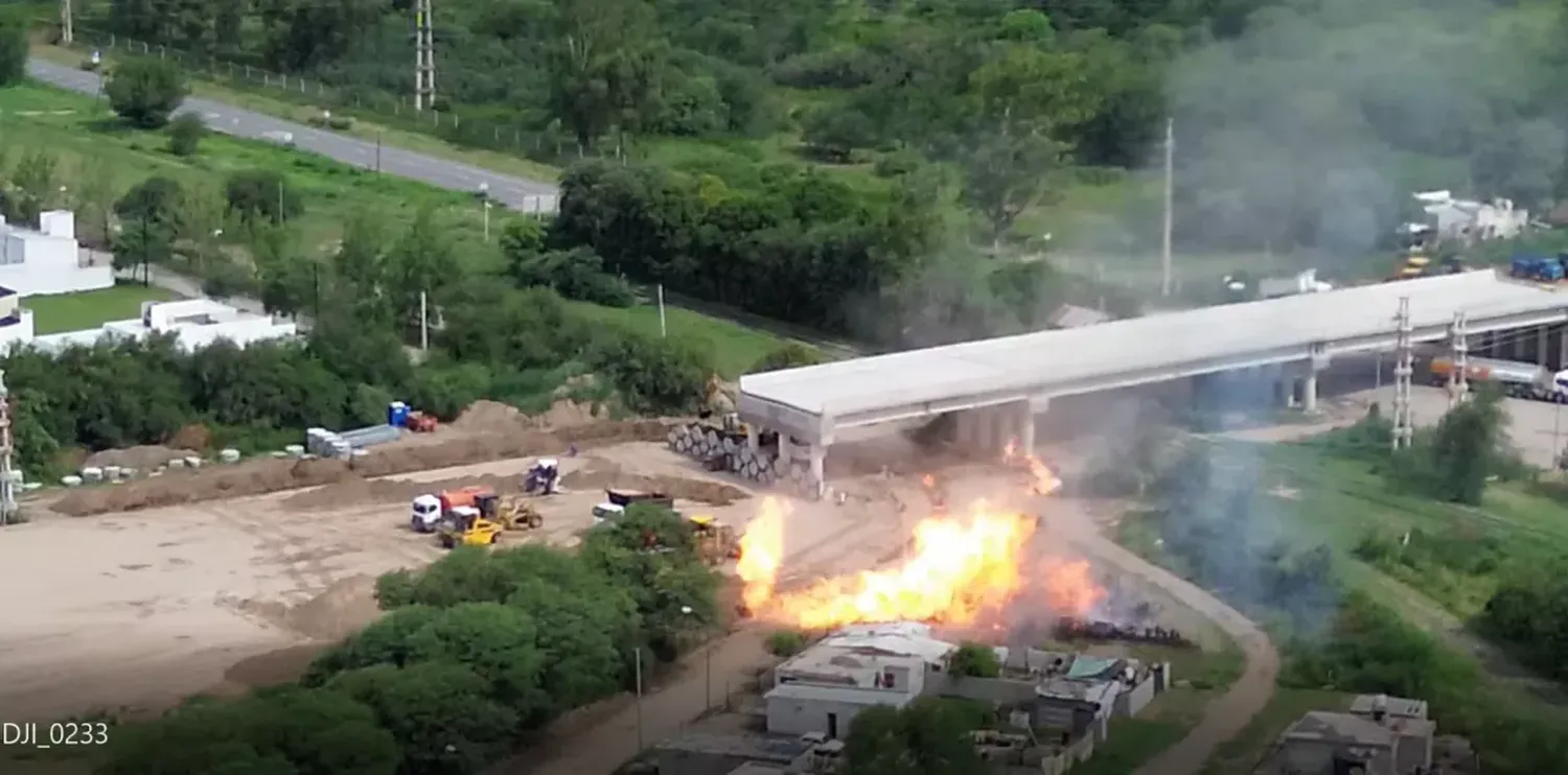 Explotó un gasoducto en Villa María y dejó al menos cinco heridos y casas dañadas