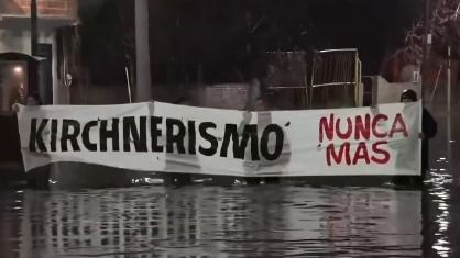 Inundaciones en Villa Celina: vecinos mostraron bandera "Kirchnerismo nunca más" y despertaron críticas en redes