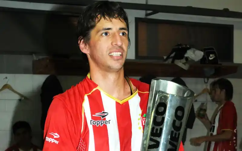 Stefanatto: experiencia para el mediocampo de Alvarado