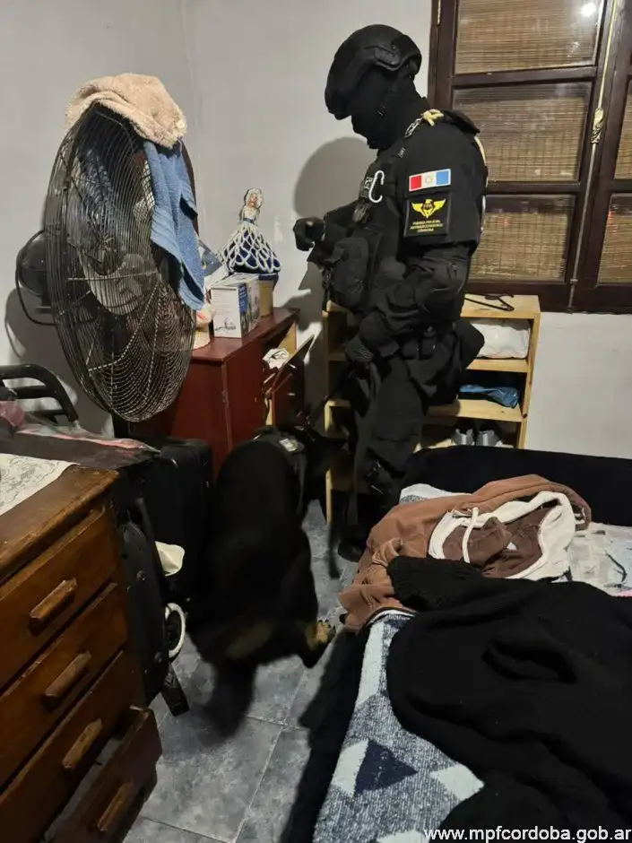 policia - 1