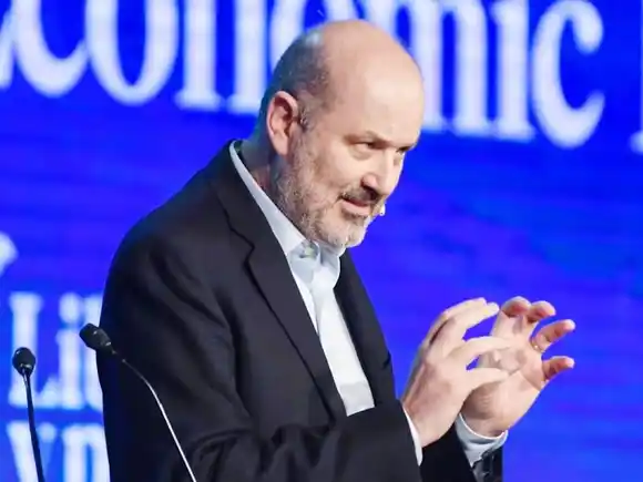 Federico Sturzenegger prometió acelerar el ajuste y cuestionó a la CGT por el paro del 10 de abril