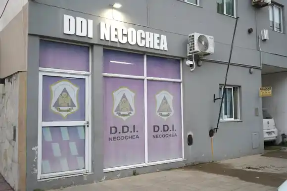 Golpeó a su expareja y con un cuchillo, amenazó con matarla