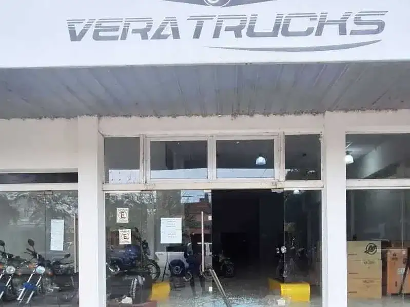 Robo millonario en el centro de la ciudad: 
sustrajeron 7 motores marinos de Vera Motos