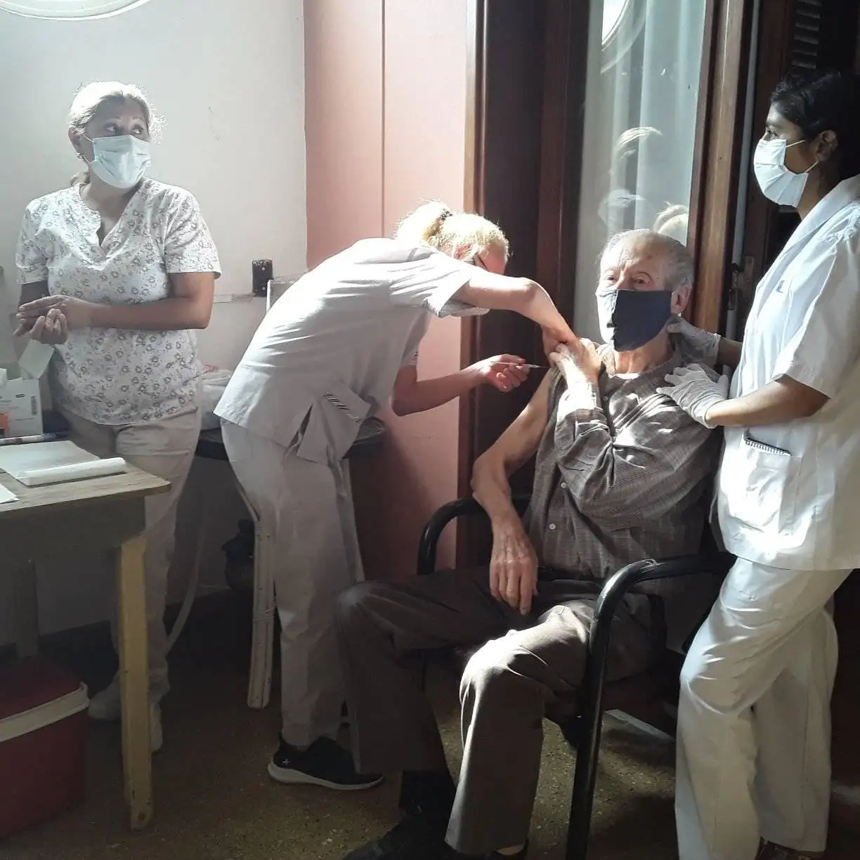 Hogar de Ancianos: comenzó la vacunación contra el Covid