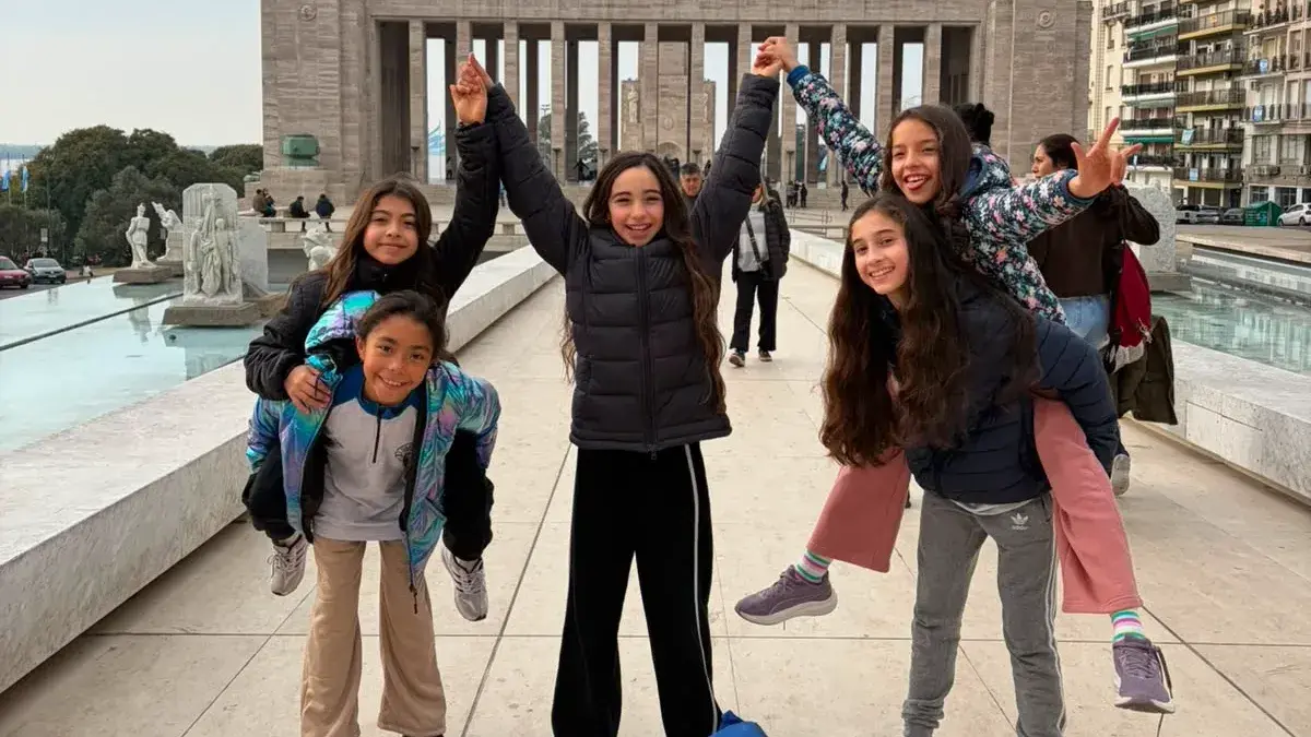 Martina Schultz, Siara Pérez, Delfina, Mora Barroso y Lucía Mogollón representan a Olímpica Pilar.