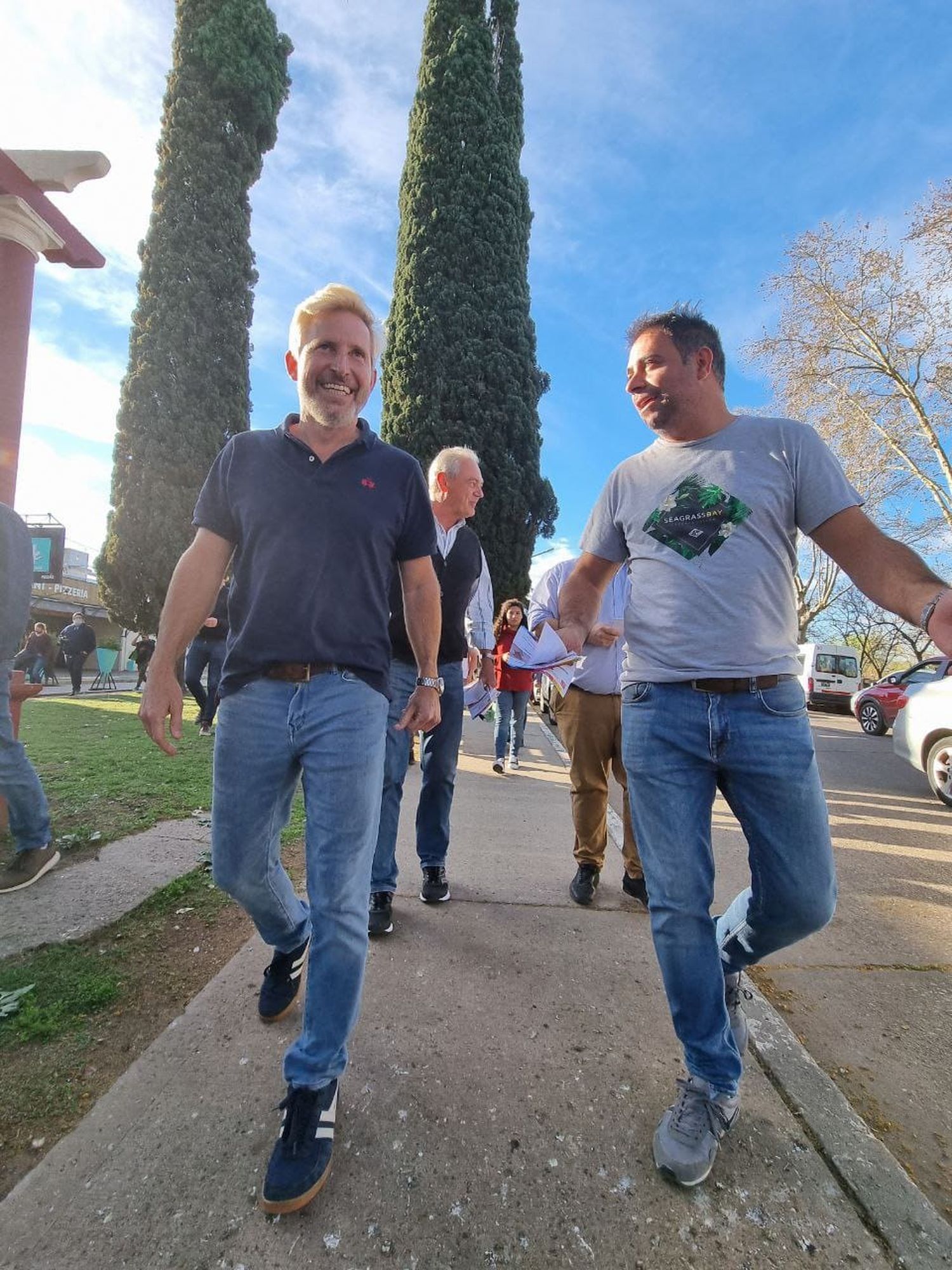 A una semana de las PASO, Frigerio recorrió la Costanera de Gualeguaychú