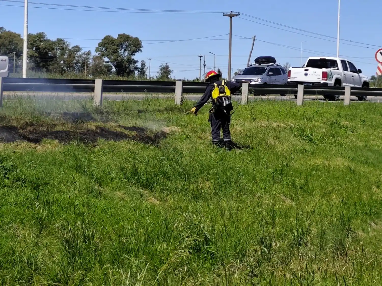 Los bomberos utilizaron unos 100 litros de agua para sofocar las llamas. Foto: BVVT
