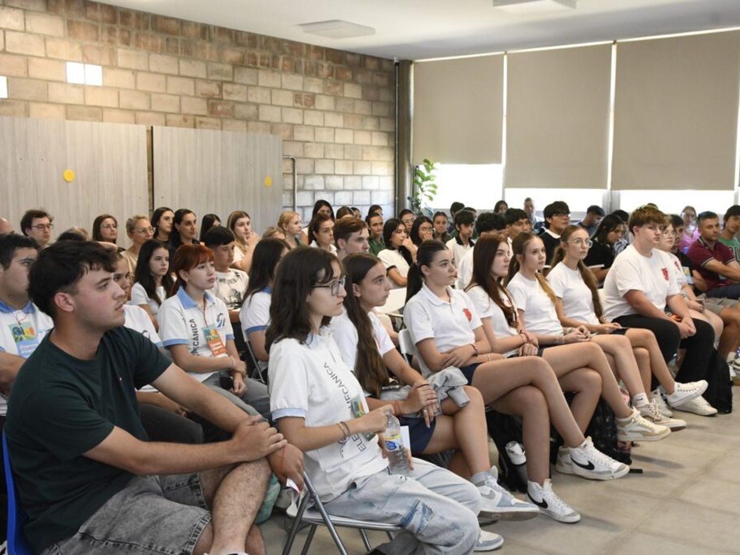 Jóvenes e instituciones de Avellaneda trabajan en soluciones para la ciudad