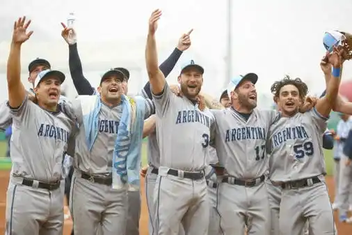 Llegaron a Paraná los campeones panamericanos en softbol