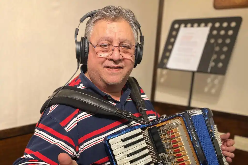 Periodistas feministas repudiaron a un integrante de los Palmeras por hacer "chistes" de la violación