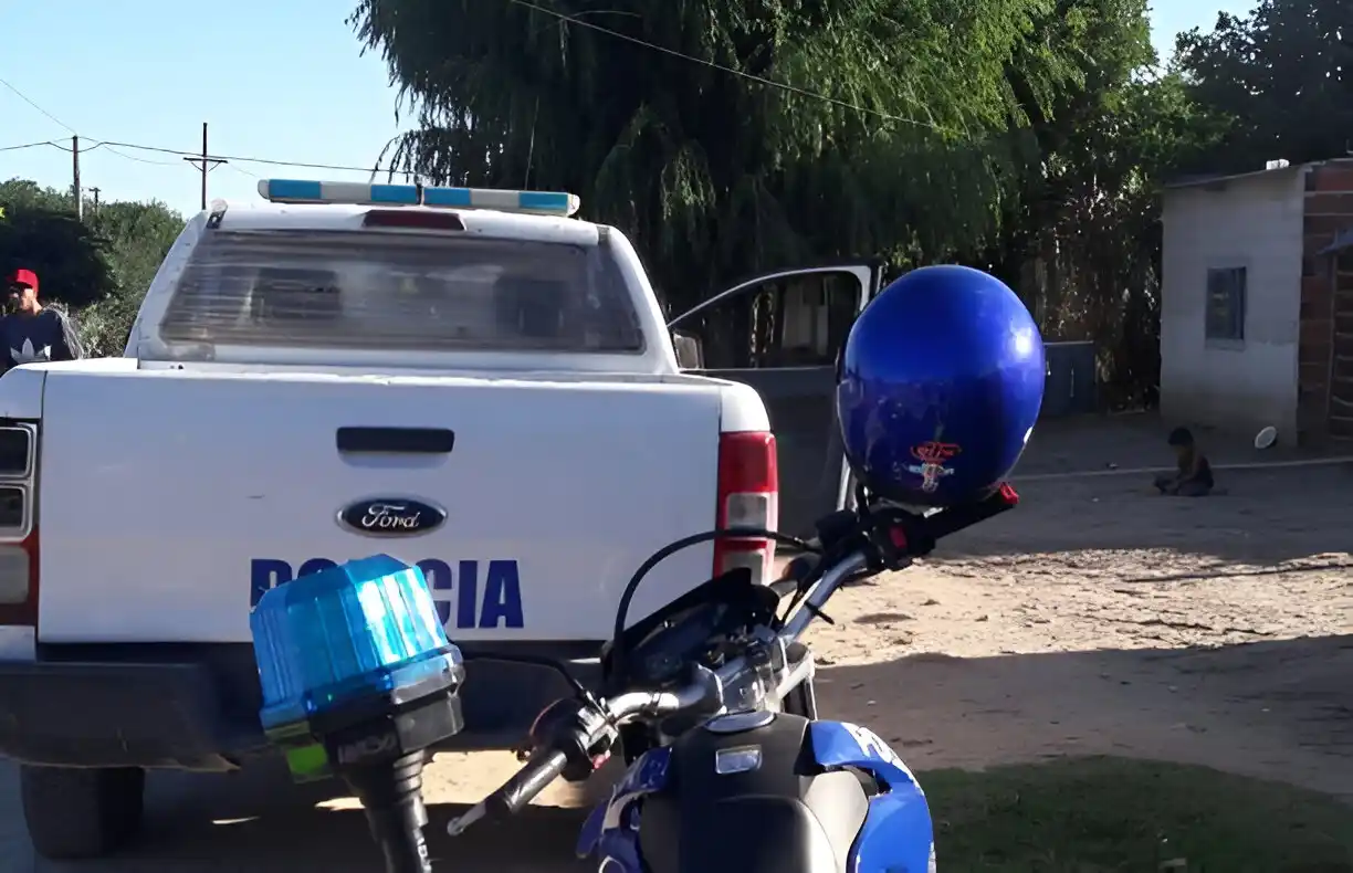 La policía intervino en el caso y busca al autor de los disparos.