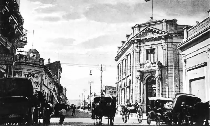El patio y la calle