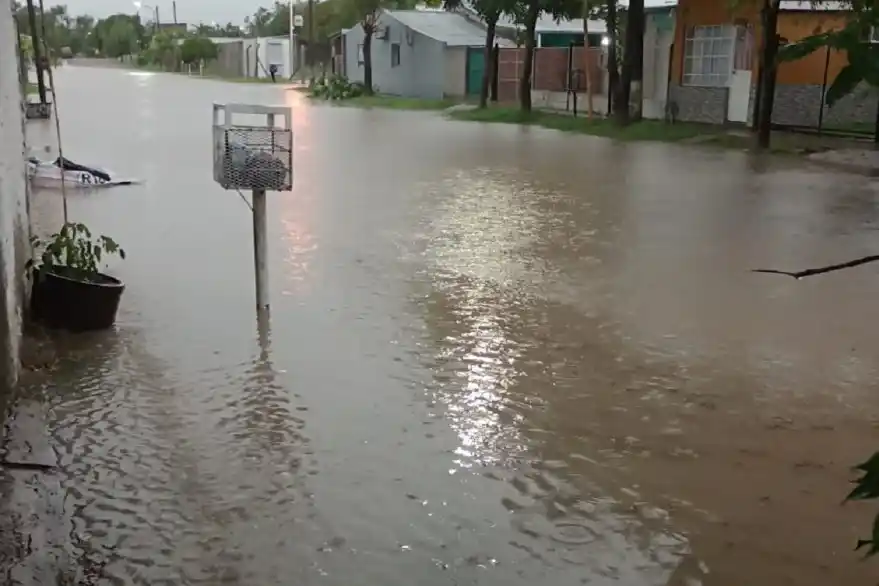 Ceibas: un barrio anegado y solo una bomba para sacar el agua