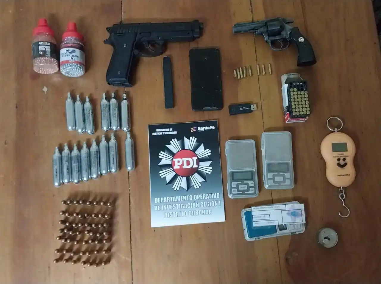 La PDI secuestró armas de fuego, municiones y balanzas de precisión en un allanamiento en Centeno